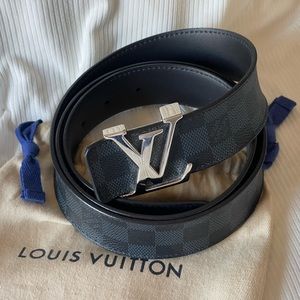 Louis Vuitton belt, 42